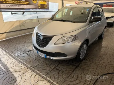 Usata Lancia Ypsilon Gold 69 CV (50 kW) 2015 Grigio Utilitaria