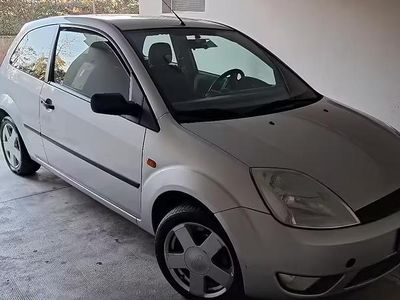 Usata Ford Fiesta 68 CV (50 kW) 2004 Grigio Utilitaria