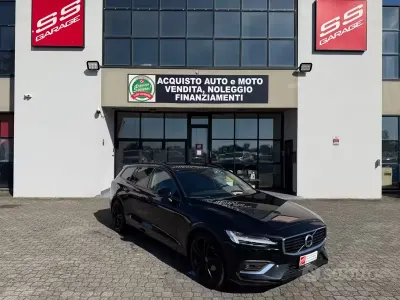 Usata Volvo V60 R-Design 150 CV (110 kW) 2018 Nero Station wagon