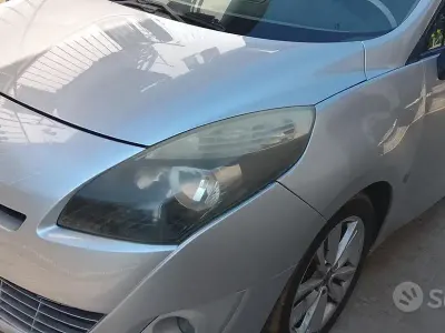 Usata Renault Scénic III 130 CV (95 kW) 2010 Grigio Monovolume