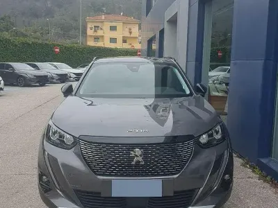 Usata Peugeot 2008 Allure 110 CV (80 kW) 2023 Grigio SUV