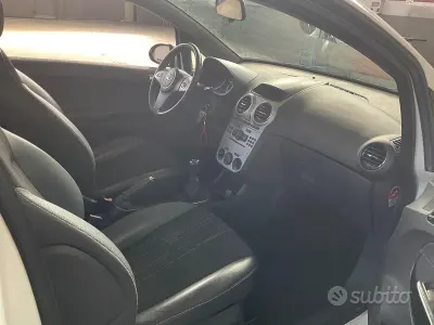 Usata Opel Corsa 85 CV (62 kW) 2012 Bianco Utilitaria