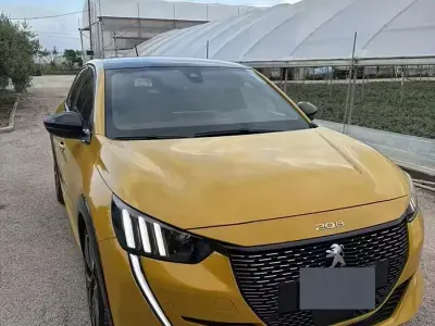 Usata Peugeot 208 GT-line 102 CV (75 kW) 2020 Giallo Utilitaria