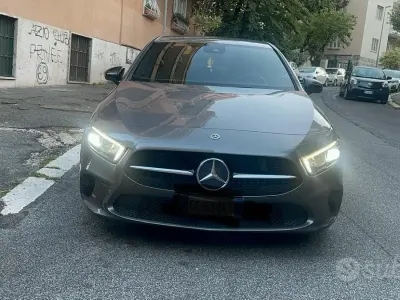 Usata Mercedes A180 Night 136 CV (100 kW) 2021 Grigio Monovolume