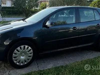 Usata VW Golf V 105 CV (77 kW) 2007 Bluazzurro Berlina