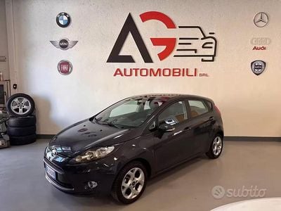 Begagnad Ford Fiesta 96 HK (70 kW) 2011 Grå Sedan
