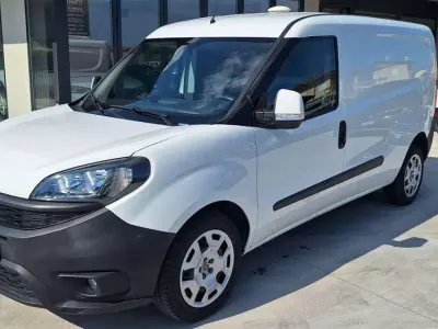 Usata Fiat Doblò 120 CV (88 kW) 2018 Bianco pastello Monovolume