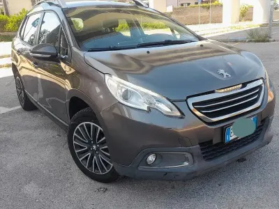 Usata Peugeot 2008 Allure 92 CV (67 kW) 2015 Grigio SUV