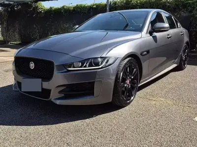 Usata Jaguar XE R-Sport 179 CV (131 kW) 2019 Grigio Berlina