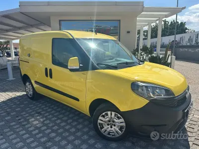 Usata Fiat Doblò 95 CV (69 kW) 2019 Giallo Monovolume