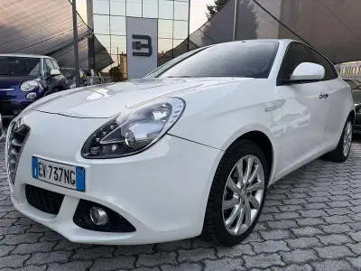 Usata Alfa Romeo Giulietta Progression 105 CV (77 kW) 2013 Bianco Utilitaria