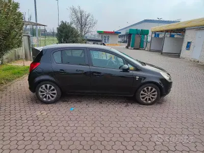 Usata Opel Corsa 80 CV (58 kW) 2010 Nero Utilitaria