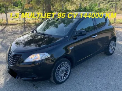 Begagnad Lancia Ypsilon Gold 95 HK (69 kW) 2016 Svart Halvkombi