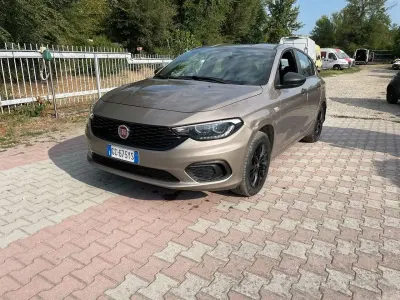 Usata Fiat Tipo Street 95 CV (69 kW) 2020 Oro metallizzato Berlina