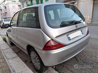 Usata Lancia Ypsilon 54 CV (39 kW) 2002 Grigio Utilitaria