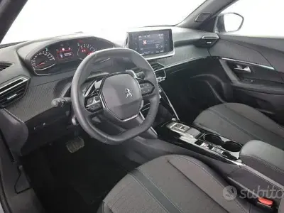 Usata Peugeot 2008 Allure 131 CV (96 kW) 2023 Grigio SUV