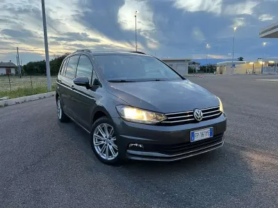 Usata VW Touran Executive 116 CV (85 kW) 2018 Grigio Monovolume