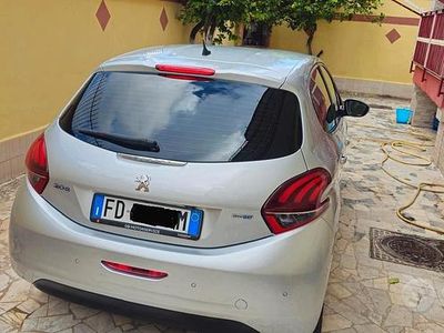 Grigio Usata 2016 Peugeot 208 Utilitaria | 8999 €