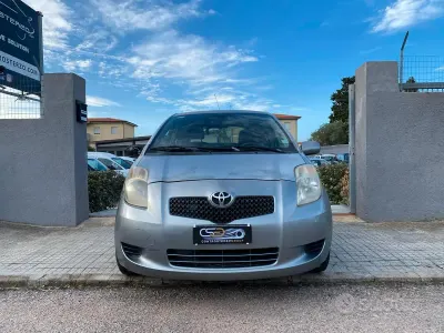 Brugt Toyota Yaris Sol 69 HK (50 kW) 2006 Grå Sedan
