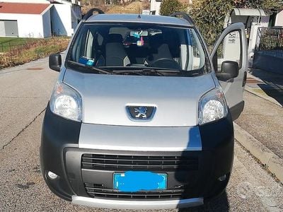 Begagnad Peugeot Bipper Outdoor 75 HK (55 kW) 2011 Grå Minibuss