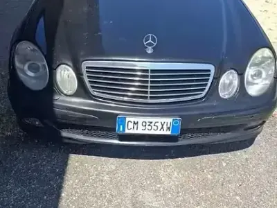 Usata Mercedes E280 177 CV (130 kW) 2004 Nero Berlina