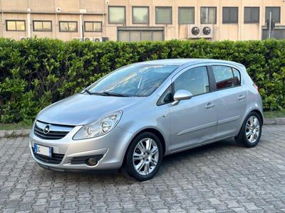 usata Opel Corsa 1.4 16V 5 porte Cosmo