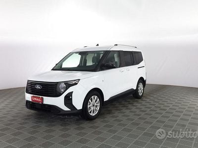Usata Ford Tourneo Courier Titanium 124 CV (91 kW) 2025 Frozen white Monovolume