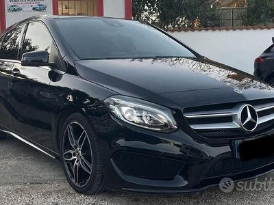 Usata Mercedes B180 Premium 109 CV (80 kW) 2017 Nero Monovolume