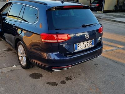 Usata VW Passat 120 CV (88 kW) 2015 Blu Station wagon