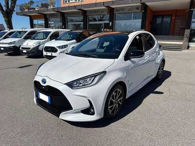 Usata Toyota Yaris Hybrid Lounge 116 CV (85 kW) 2022 Bianco Berlina