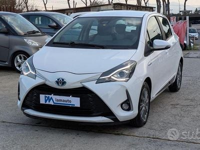 Usata Toyota Yaris Hybrid Cool 73 CV (53 kW) 2017 Bianco Berlina