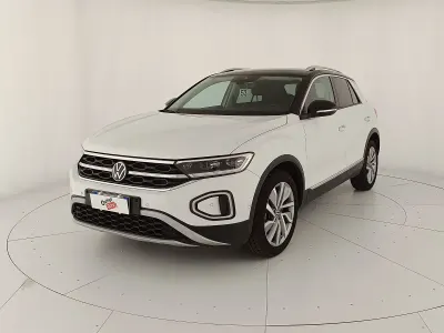 Usata VW T-Roc Style 110 CV (80 kW) 2023 Pure white nero SUV