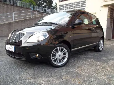 Usata Lancia Ypsilon 69 CV (50 kW) 2012 Nero masaccio Utilitaria