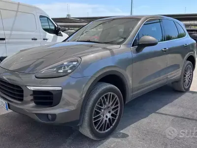 Usata Porsche Cayenne 250 CV (183 kW) 2015 Grigio SUV