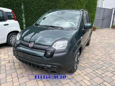 Nuova Fiat Panda Cross Cross 65 CV (47 kW) 2026 Verde foresta Utilitaria