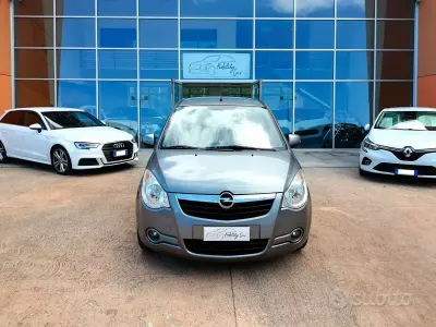 Usata Opel Agila Enjoy 68 CV (50 kW) 2012 Grigio Utilitaria