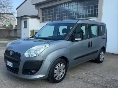 Käytetty Fiat Doblò Emotion 105 HP (77 kW) 2011 Harmaa Tila-auto