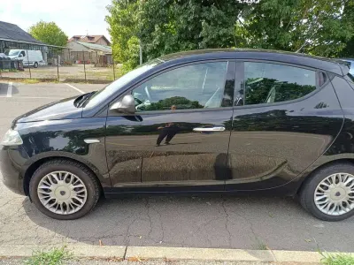 Usata Lancia Ypsilon 69 CV (50 kW) 2015 Nero Utilitaria