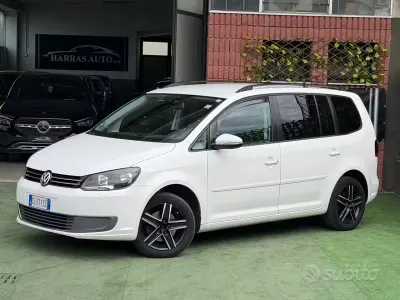 Begagnad VW Touran Comfortline 105 HK (77 kW) 2011 Vit Minibuss