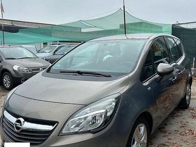 Gebraucht Opel Meriva Cosmo 101 PS (74 kW) 2016 Silber Van / Kleinbus