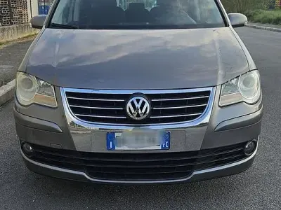 Käytetty VW Touran Trendline 109 HP (80 kW) 2007 Ruskea Tila-auto