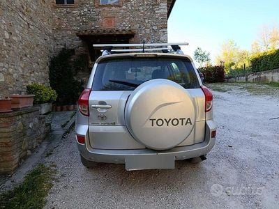 Begagnad Toyota RAV4 136 HK (100 kW) 2006 Grå SUV