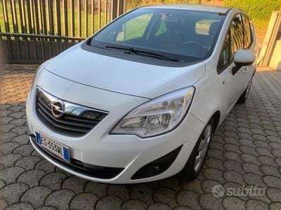 Usata Opel Meriva Cosmo 95 CV (69 kW) 2013 Bianco Monovolume