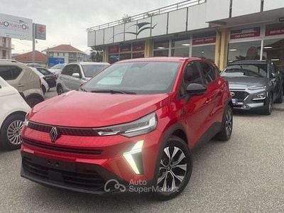Nuova Renault Captur 101 CV (74 kW) 2026 Rosso SUV