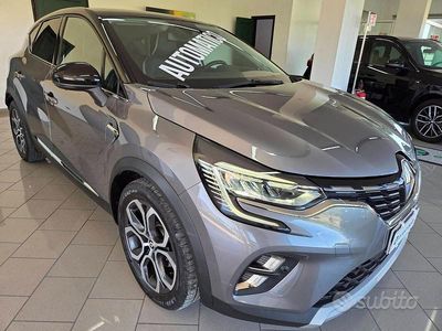 Usata Renault Captur Techno 145 CV (106 kW) 2023 Grigio SUV