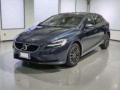 Usata Volvo V40 Business Edition 120 CV (88 kW) 2019 Blu metallizzato Berlina