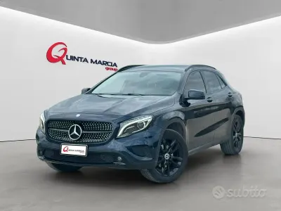 Usata Mercedes GLA200 136 CV (100 kW) 2016 Blu SUV