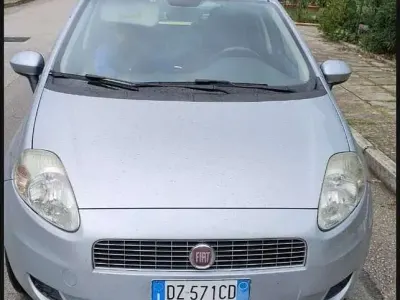 Usata Fiat Grande Punto Dynamic 77 CV (56 kW) 2009 Utilitaria