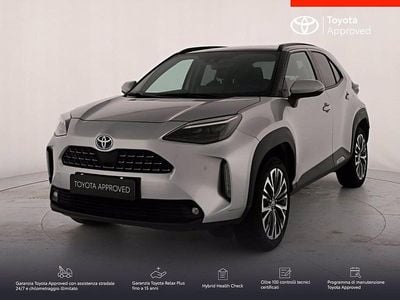 Käytetty Toyota Yaris Cross Lounge 116 HP (85 kW) 2024 Hopea Katumaasturi