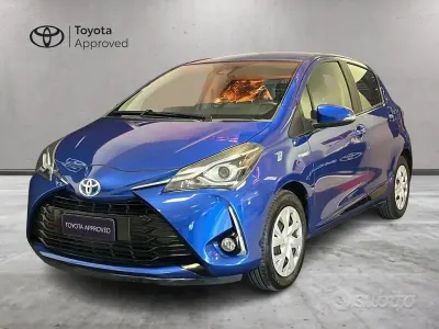 Usata Toyota Yaris Hybrid Active 101 CV (74 kW) 2018 Blu/azzurro Berlina